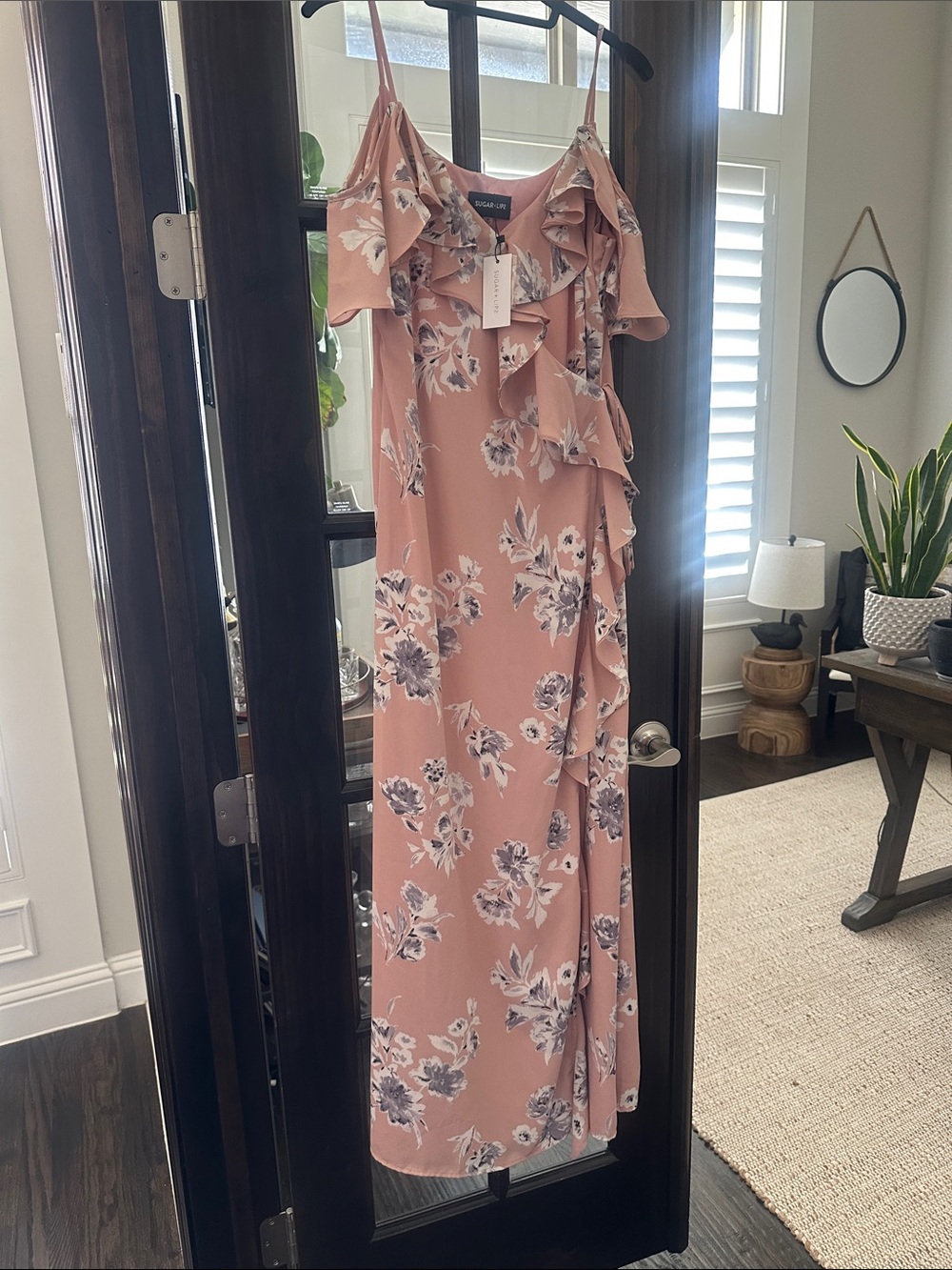 GORGEOUS NWT DRESS SIZE MEDIUM